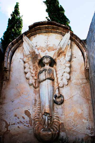 Ángel en el cementerio de Cantoria, moldeado por Teodoro Fernández Martínez